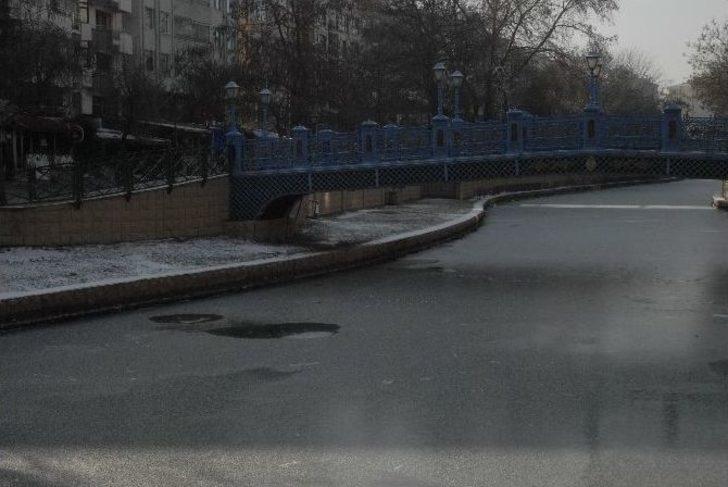 Porsuk Çayı Dondu, Vatandaşlar Telefona Sarıldı G5