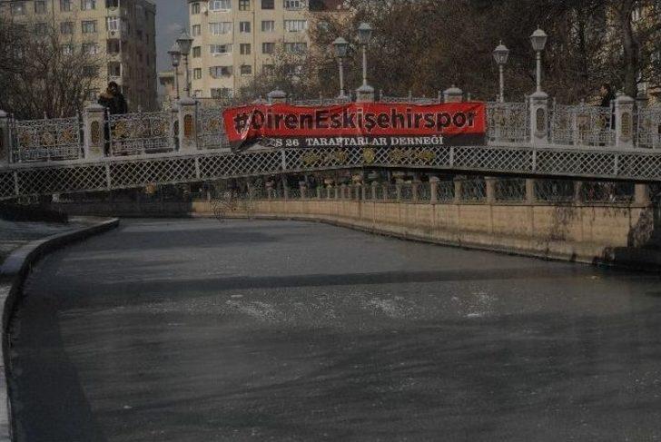 Porsuk Çayı Dondu, Vatandaşlar Telefona Sarıldı G1