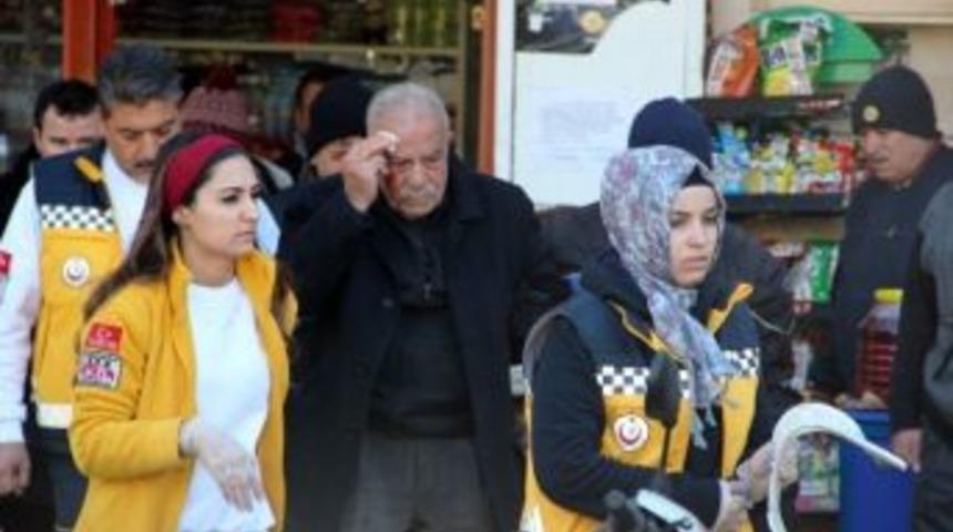 Buzda Kayıp D&uuml;şen Yaşlı Adam Hastaneye Kaldırıldı