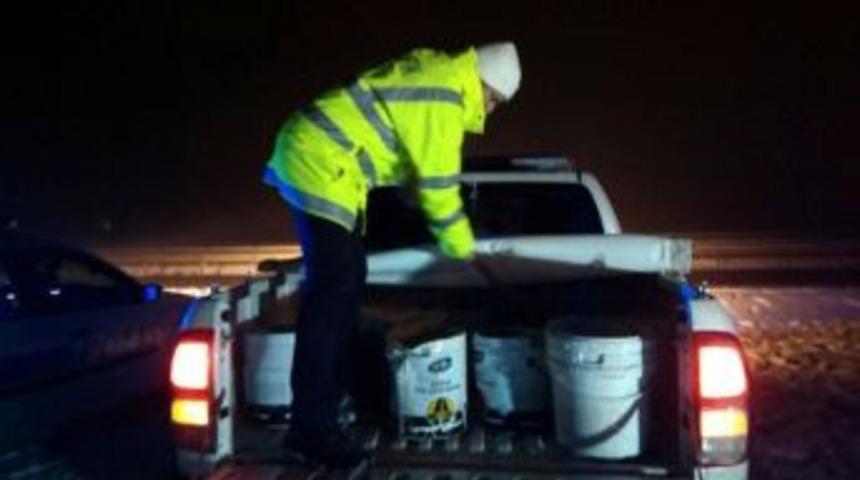 B&ouml;lge Trafik Ekipleri Yolları Tuzladı