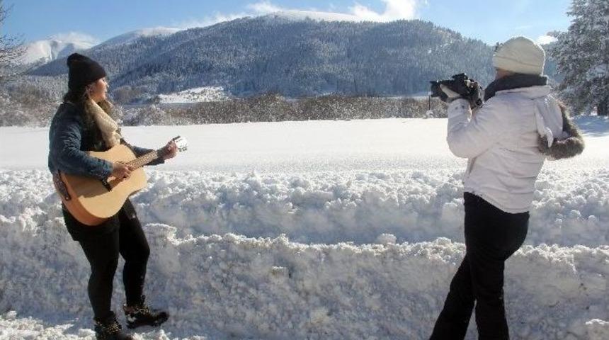 Abant&rsquo;ta Tatilcilerin Kar Keyfi