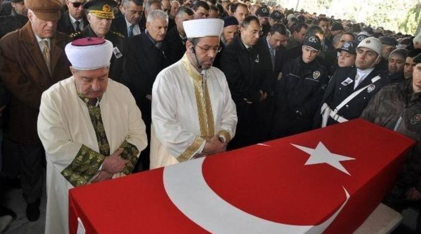 İzmir Şehidini Son Yolculuğuna Uğurladı