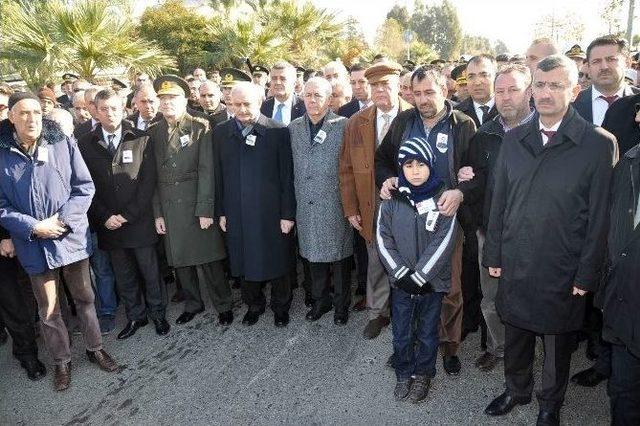 İzmir Şehidini Son Yolculuğuna Uğurladı