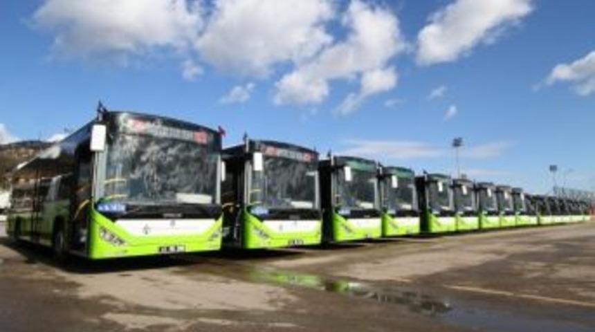 Başiskele&rsquo;de Karla M&uuml;cadele Devam Ediyor