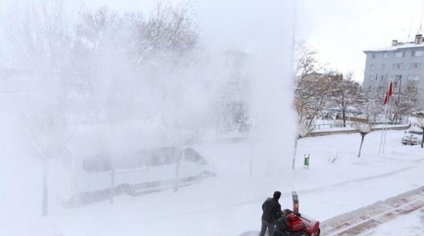 Kaldırımlar İ&ccedil;in Mini Kar K&uuml;reme Ara&ccedil;ları Alındı