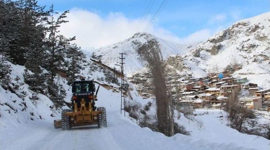 Kapanan K&ouml;y Yolları İ&ccedil;in Seferber Oldular