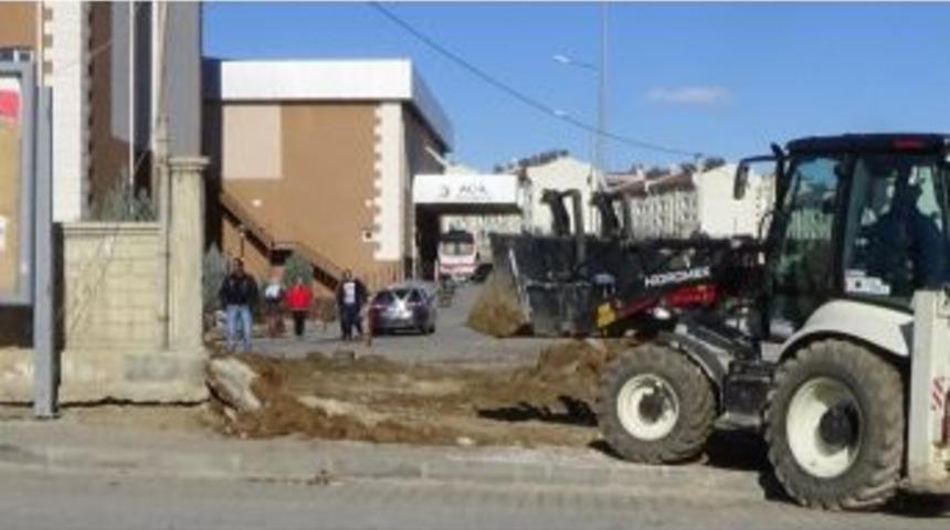 Ergani&rsquo;de Acil Servise Ayrı Giriş Kapısı