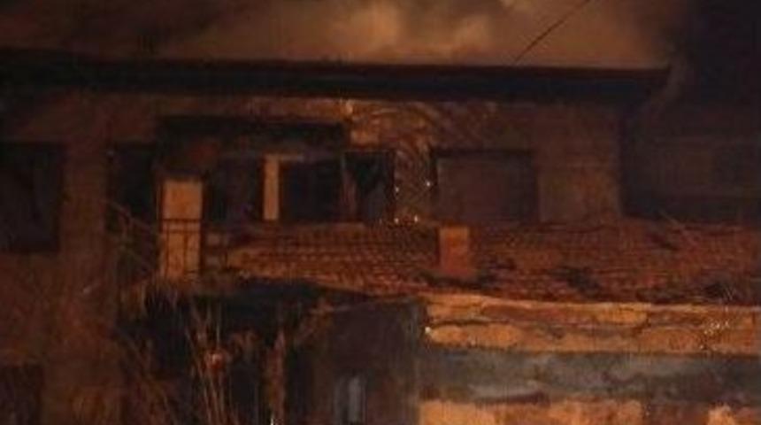 Sandıklı&rsquo;da Kullanılmayan Metruk Evde Yangın &Ccedil;ıktı