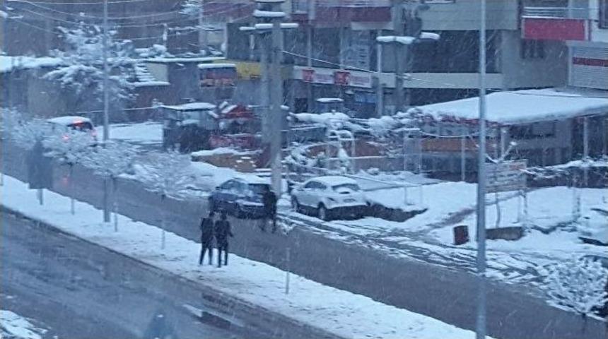 Silvan&rsquo;da 30 K&ouml;y Yolu Ulaşıma Kapandı