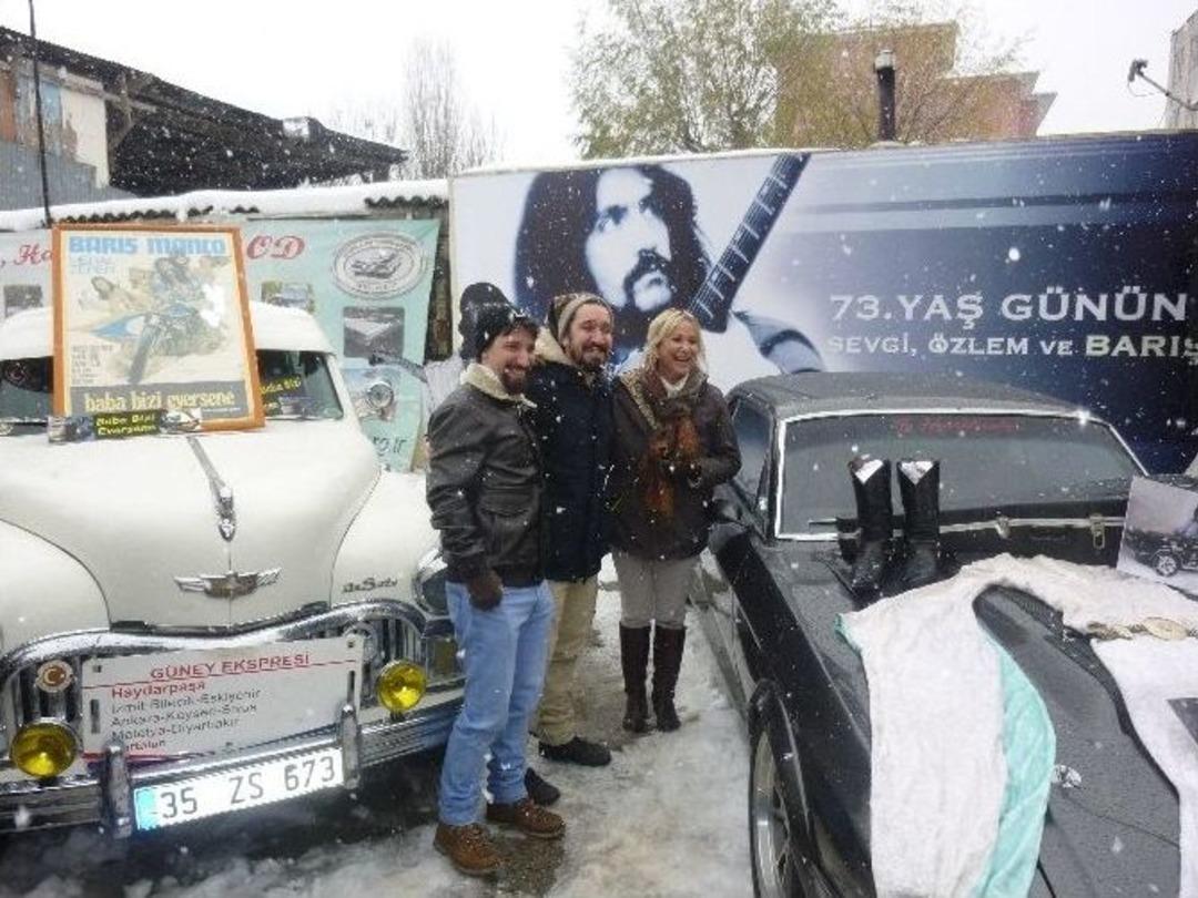 Barış Man&ccedil;o&rsquo;ya 73. Yaş G&uuml;n&uuml;nde Klasik Otomobili Ve &Ouml;zel Eşyalarıyla Anma