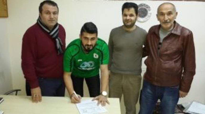 Diyarbekirsporlu Suat Mutlu &Uuml;sk&uuml;dar&rsquo;a İmzayı Attı