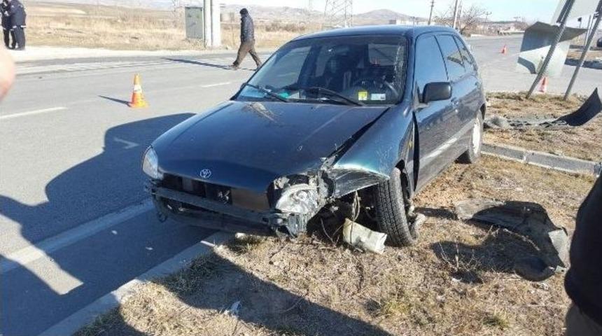 Sungurlu&rsquo;da Otomobil İle Tır &Ccedil;arpıştı