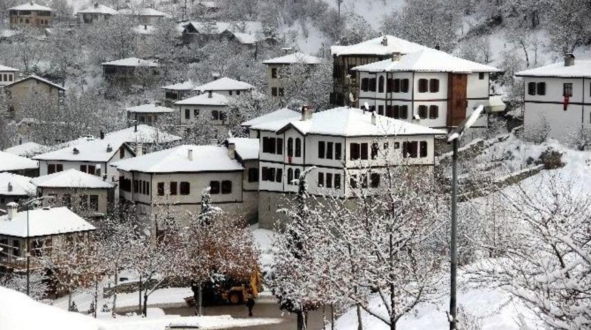 Safranbolu&rsquo;da Kar Bir Başka G&uuml;zel
