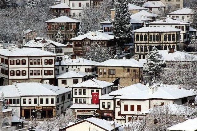 Safranbolu’da Kar Bir Başka Güzel