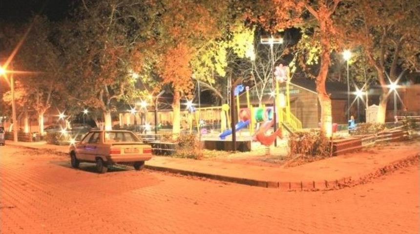 Mimar Sinan Parkı B&uuml;y&uuml;kşehirle Aydınlanıyor