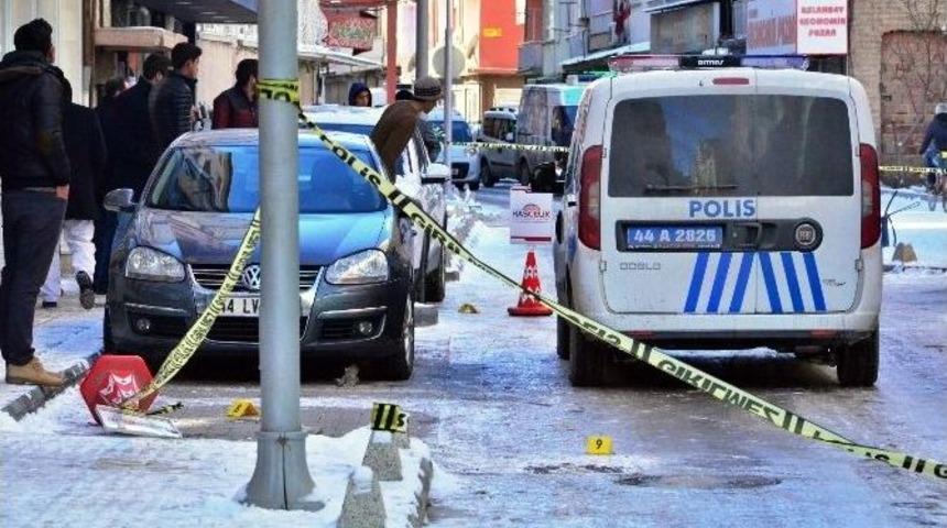 Hara&ccedil; İstedi, Alamayınca Ayağından Vurdu