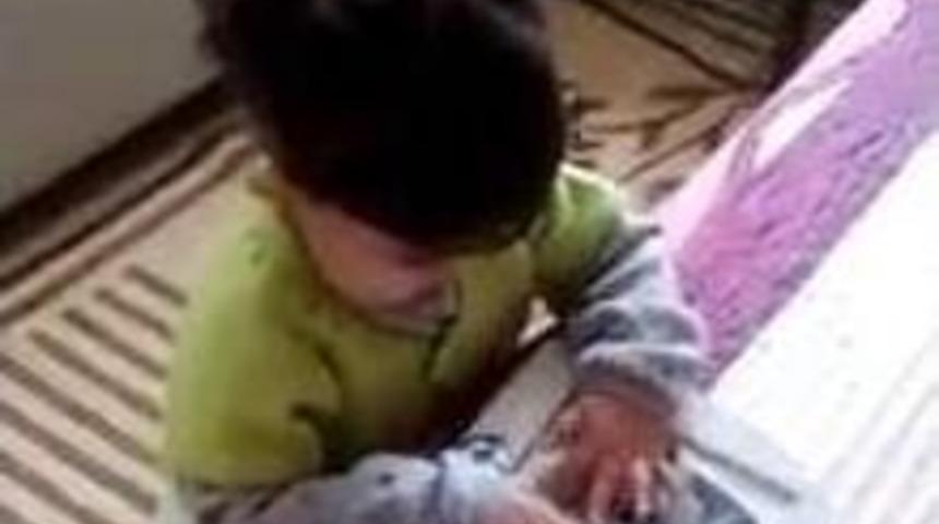 Yozgat&rsquo;ta 1,5 Yaşındaki Şehit &Ccedil;ocuğu Baba &Ouml;zlemini Fotoğraflarla Gidermeye &Ccedil;alışıyor