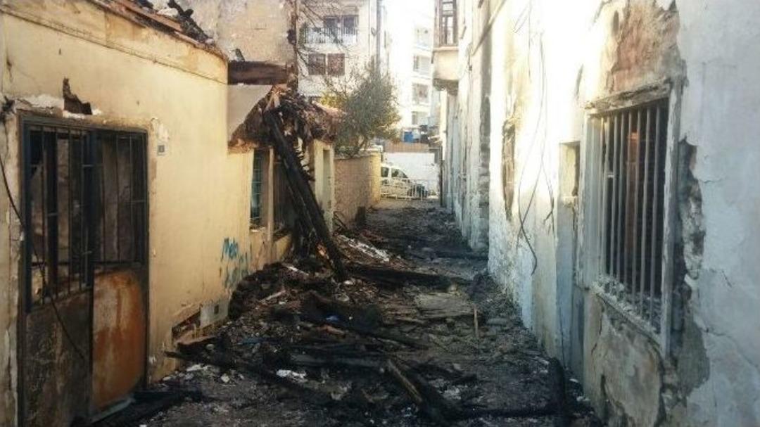 Kuşadası&rsquo;nda Tarihi Ev Yangınının Faturası Ağır