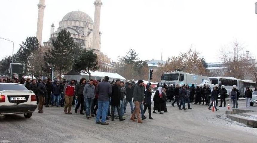 Bingöl’de İzinsiz Gösteriye Polis Müdahalesi