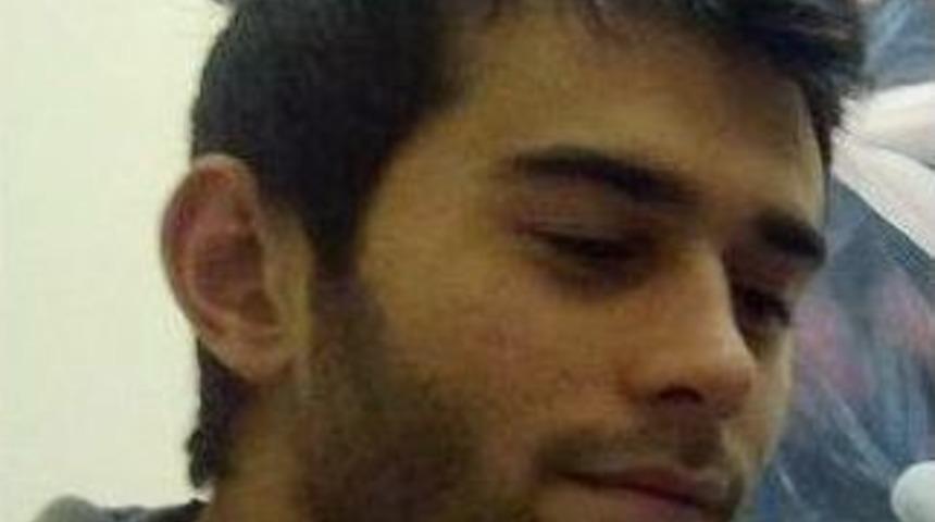 25 Yaşındaki Gen&ccedil; Hurdaya D&ouml;nen Otomobilde Can Verdi