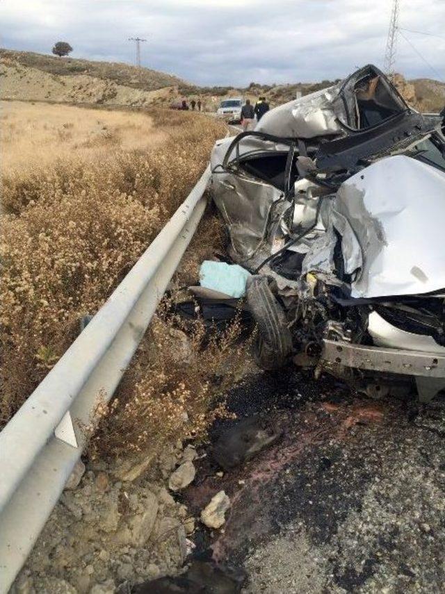 25 Yaşındaki Genç Hurdaya Dönen Otomobilde Can Verdi 2