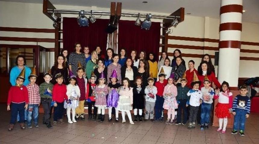 Miniklerden Yılbaşı Kutlaması