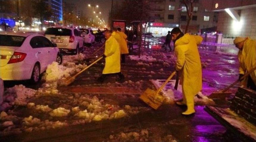 Batman&rsquo;da Kar Temizleme &Ccedil;alışmaları