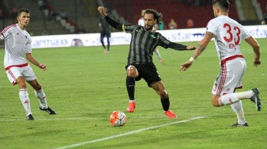 Akhisar&rsquo;da 3 Futbolcu İle Yollar Ayrıldı