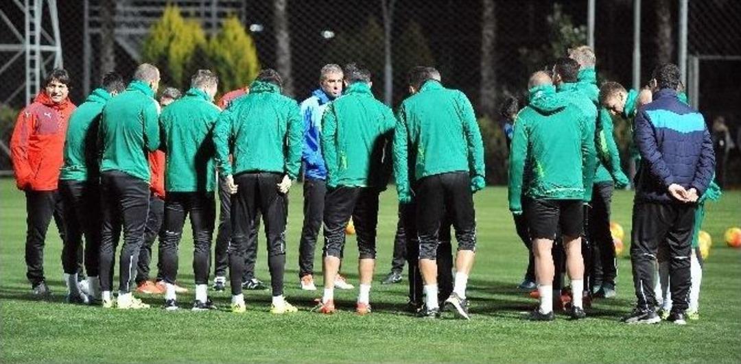 Bursaspor&rsquo;da Devre Arası Kamp &Ccedil;alışmaları Başladı