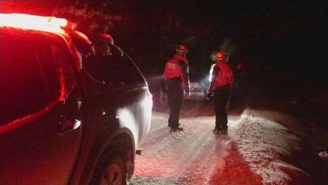 (özel Haber) Eksi 6 Derecede Mahsur Kalan 2 Şahsı Nak Kurtardı