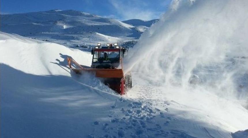 Van&rsquo;da Yol A&ccedil;ma &Ccedil;alışması