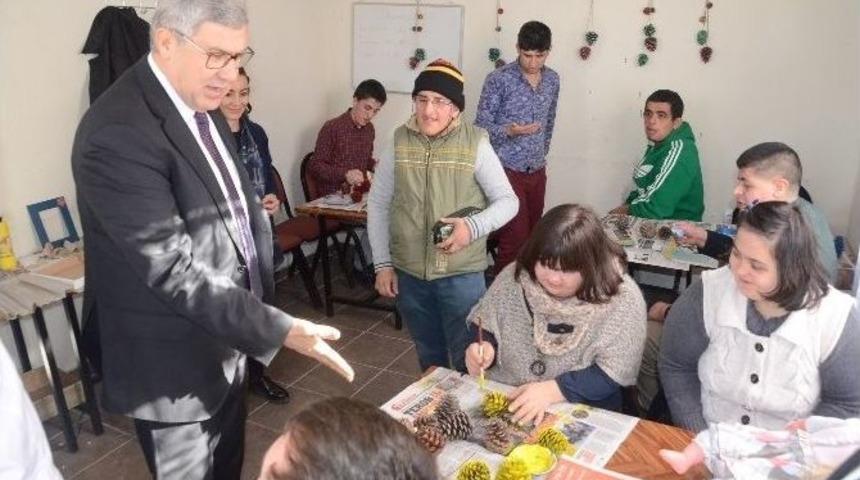 Susam&rsquo;dan Engelli &Ouml;ğrencilere Yeni Yıl Ziyareti