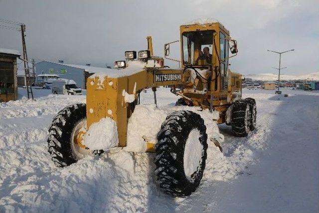 Tuşba Belediyesi’nden Karla Mücadele Seferberliği