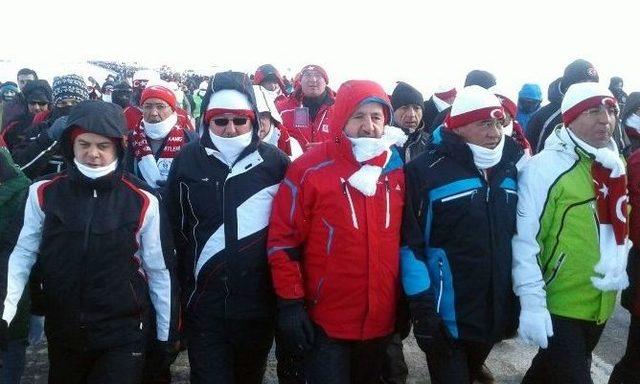 Sarıkamış Şehitlerini Anma Yürüyüşü Başladı