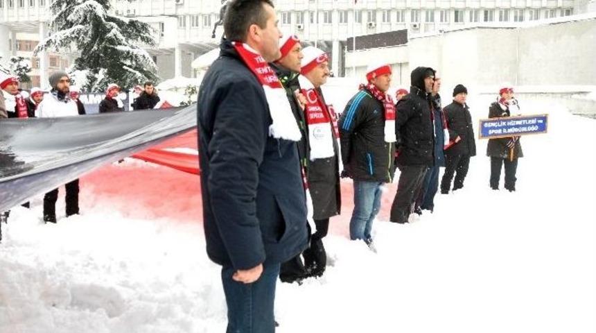 1 Metre Karda Sarıkamış Şehitleri&rsquo;ni Andılar