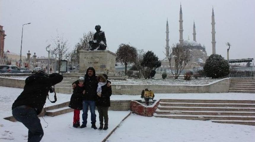 Edirne&rsquo;ye Yılın İlk Karı D&uuml;şt&uuml;