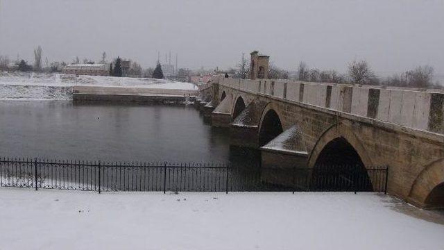 Edirne’ye Yılın İlk Karı Düştü