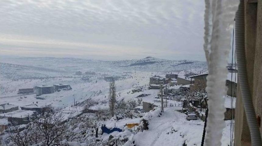 Kulp İl&ccedil;esi Mevsimin En Soğuk G&uuml;nlerini Yaşıyor