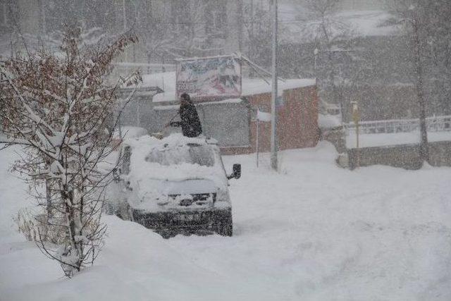 Başkale’de 127 Mahalle Yolu Ulaşıma Kapandı