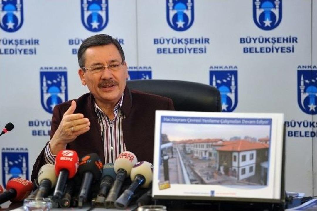 Melih G&ouml;k&ccedil;ek&rsquo;ten Başbakan Davutoğlu&rsquo;na Yeni Yıl Sunumu