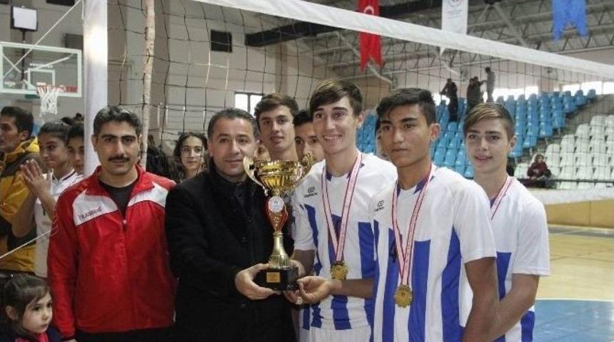 Voleybol M&uuml;sabakaları Yapıldı
