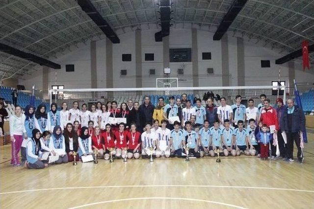 Voleybol Müsabakaları Yapıldı