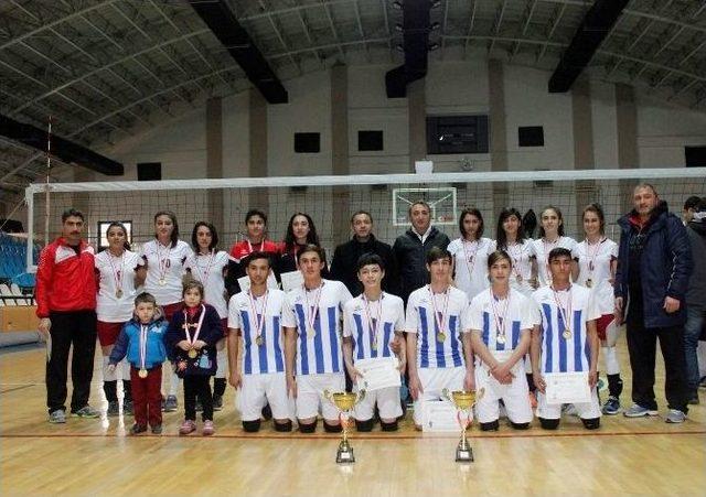 Voleybol Müsabakaları Yapıldı