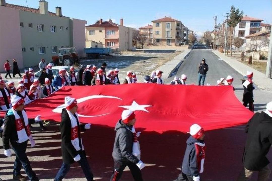 Erzincan&rsquo;da Vefak&acirc;r Gen&ccedil;lik Fedak&acirc;r Ecdadı İ&ccedil;in Y&uuml;r&uuml;d&uuml;