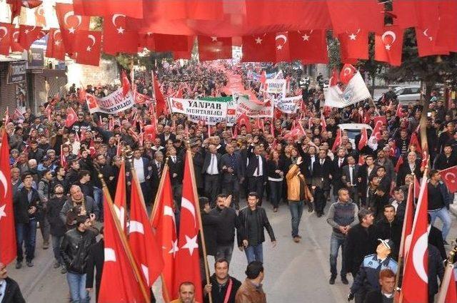 Mersin’de Binlerce Kişi ’zafer Yürüyüşü’ne Katıldı