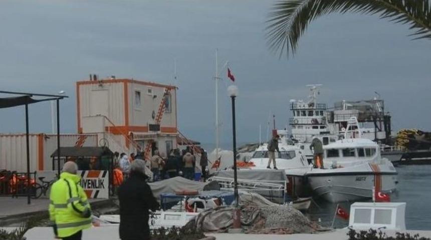 Botları Patlayan G&ouml;&ccedil;menler Denize D&uuml;şt&uuml;