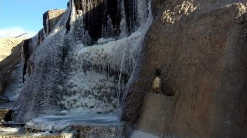 Donan Şelalede Muhteşem Manzara