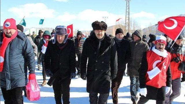 Yıldız: anzaklar Geliyorsa, Bizim Gençlerde Gelmeli