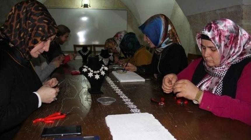 (&ouml;zel Haber) G&uuml;m&uuml;ş, Kadınların Ellerinde Hayat Buluyor