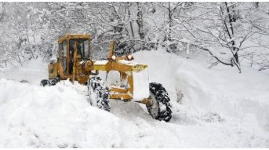 370 K&ouml;y Yolu Ulaşıma Kapandı